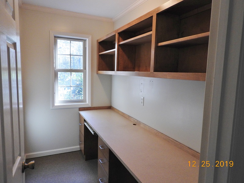 office or possible walk-in closet
